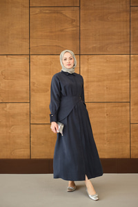 Pileli Kemer Bağlamalı Boydan Düğmeli Elbise Lacivert