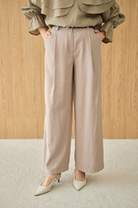 Pileli Kemerli Pantolon Krem