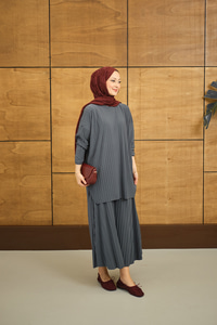 PILISE DETAYLI TAKIM Gri