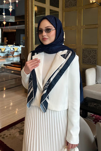 Pilise Etek Ceketli Takım Beyaz