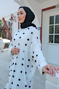 Ponpon Detaylı Hırka Beyaz