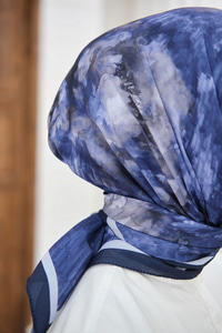 Prizma Çiçek Desen Eşarp Lacivert