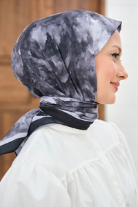 Prizma Çiçek Desen Eşarp Siyah