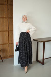 Puantiye Detay Şifon Etek Siyah