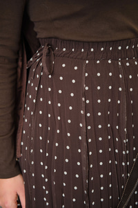 Puantiye Detay Yan Bağcık Şifon Etek Kahverengi