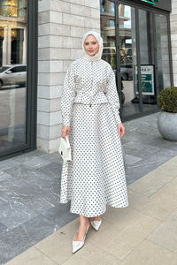 Puantiyeli Fermuarlı Etekli Takım Beyaz