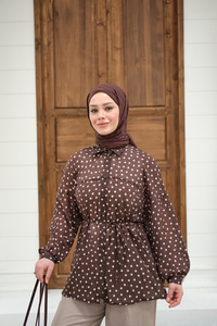 Puantiyeli Tül Detay Bel Bağlamalı Gömlek Kahverengi