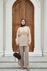 Puantiyeli Tül Detay Bel Bağlamalı Gömlek Krem