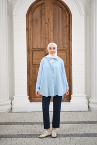 Pul Detaylı Kendinden Desen Gömlek Açık Mavi