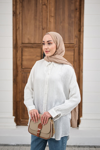 Pul Detaylı Kendinden Desen Gömlek Beyaz