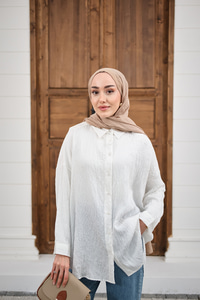 Pul Detaylı Kendinden Desen Gömlek Beyaz