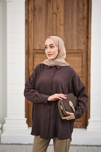 Pul Detaylı Kendinden Desen Gömlek Kahverengi