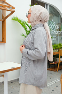 Pul İşlemeli Gömlek Gri