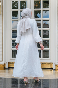 Püskül Desenli Bel Bağlamalı Elbise Beyaz