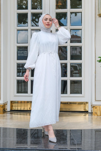 Püskül Desenli Bel Bağlamalı Elbise Beyaz