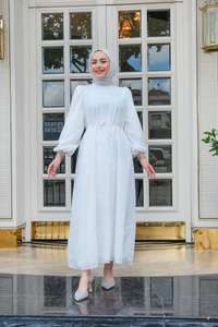 Püskül Desenli Bel Bağlamalı Elbise Beyaz