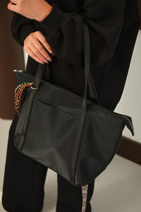 Püskül Detay Çanta Siyah