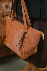 Püskül Detay Çanta Taba