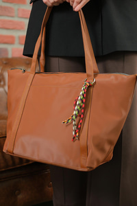 Püskül Detay Çanta Taba