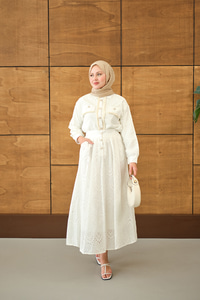 Püskül Detay İkili Takım Beyaz