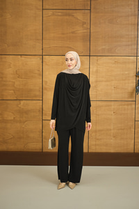 Regular Sıfır Yaka Arka Kesik Detay Takım Siyah