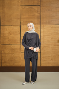 Regular Sıfır Yaka Arka Kesik Detay Takım Gri