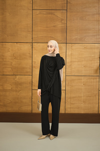 Regular Sıfır Yaka Arka Kesik Detay Takım Siyah