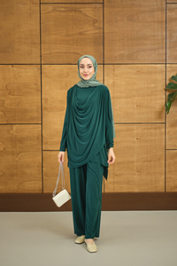 Regular Sıfır Yaka Arka Kesik Detay Takım Zümrüt Yeşil