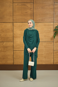 Regular Sıfır Yaka Arka Kesik Detay Takım Zümrüt Yeşil