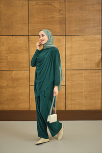 Regular Sıfır Yaka Arka Kesik Detay Takım Zümrüt Yeşil