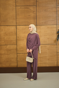 Regular Sıfır Yaka Arka Kesik Detay Takım Gül Kurusu