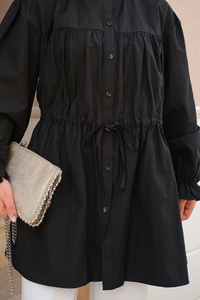 Robadan Büzgü Detaylı Balon Kol Gömlek Siyah