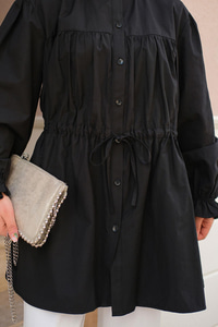 Robadan Büzgü Detaylı Balon Kol Gömlek Siyah