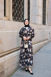 Rose Desenli Elbise Siyah