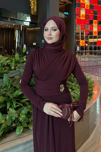 Rosey Bronşlu Elbise Bordo