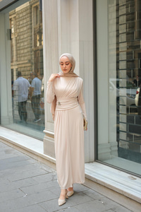 Rosey Bronşlu Elbise Krem