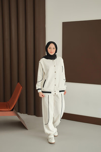 Şerit Detay Takım Beyaz