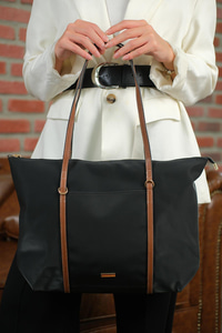 Şeritli Ön Gözlü Çanta Siyah