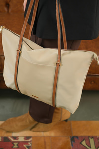 Şeritli Ön Gözlü Çanta Vizon