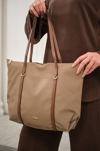 Şeritli Ön Gözlü Çanta Vizon