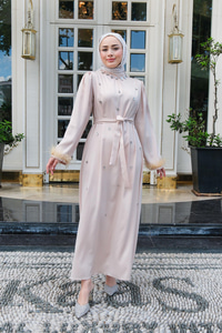 Serpme Taş İşlemeli Bel Bağlamalı Elbise Krem