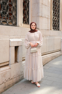 Şifon Fırfırlı Elbise Taş