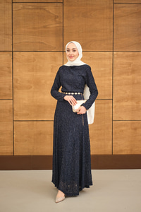 Sim Detay Kendinden Desenli Gold Kemerli Elbise Lacivert