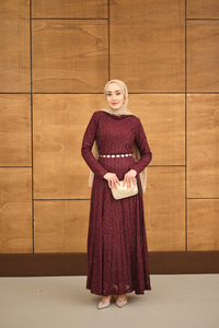 Sim Detay Kendinden Desenli Gold Kemerli Elbise Bordo