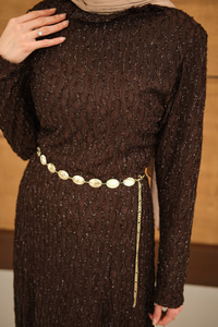 Sim Detay Kendinden Desenli Gold Kemerli Elbise Kahverengi