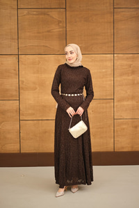 Sim Detay Kendinden Desenli Gold Kemerli Elbise Kahverengi