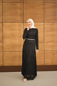 Sim Detay Kendinden Desenli Gold Kemerli Elbise Siyah