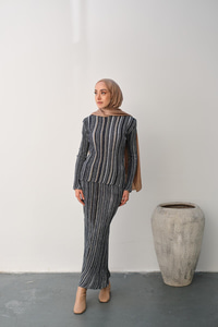 Simli Çizgi Desen Etekli Takım Siyah