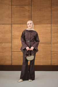 Sıra Boncuk Detaylı Pileli Takım Kahverengi