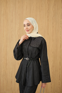 Sıra Boncuk Detaylı Pileli Takım Siyah